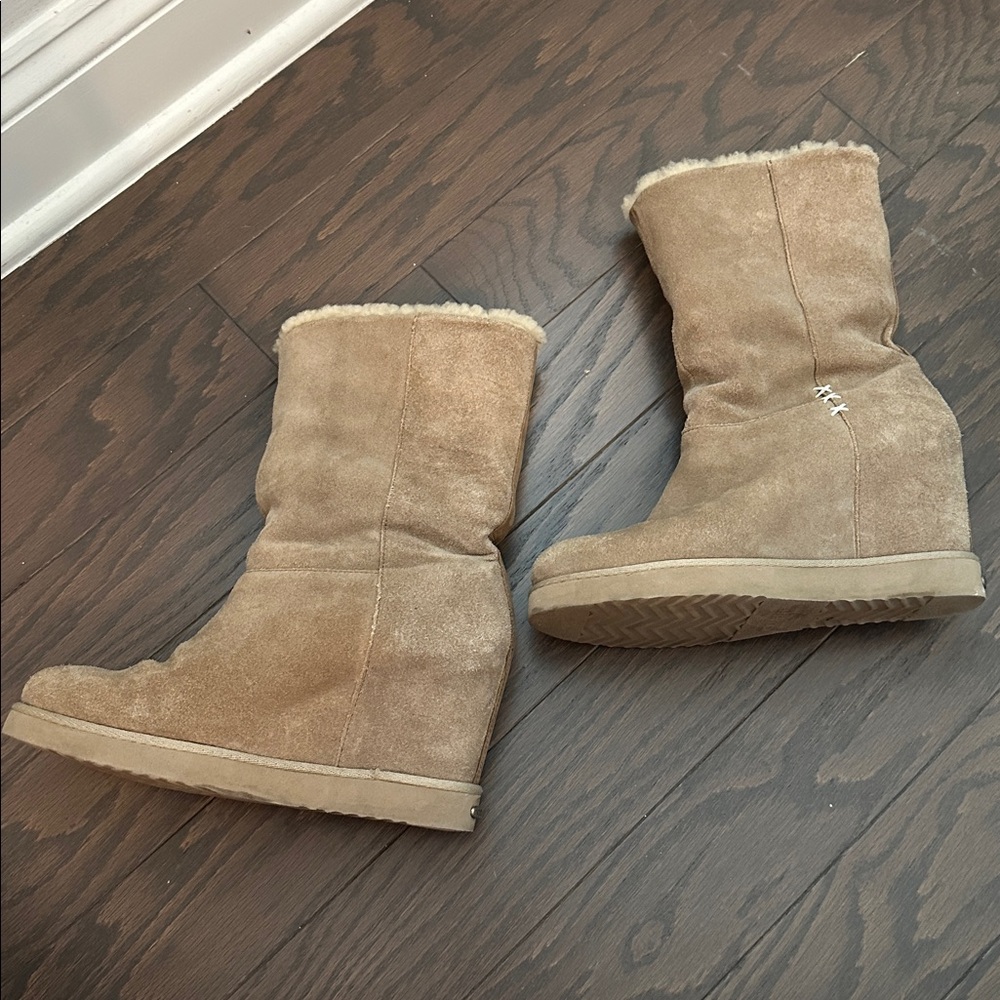 Rare Koolaburra suede wedge booties - Picture 5 of 7